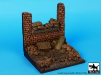 D35014 1/35 Wall with sand bags base Blackdog