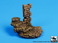 D35038 1/35 Stone stairs with column base Blackdog