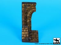 D35072 1/35 Ruined entrance with stairs base Blackdog