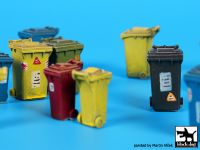 D72041 1/72 Sorted waste containers Blackdog