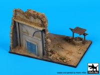 D72054 1/72 House ruin with well base Blackdog